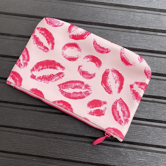 Ipsy - Pink Lip Print Cosmetic Bag 💋 - Picture 4 of 10